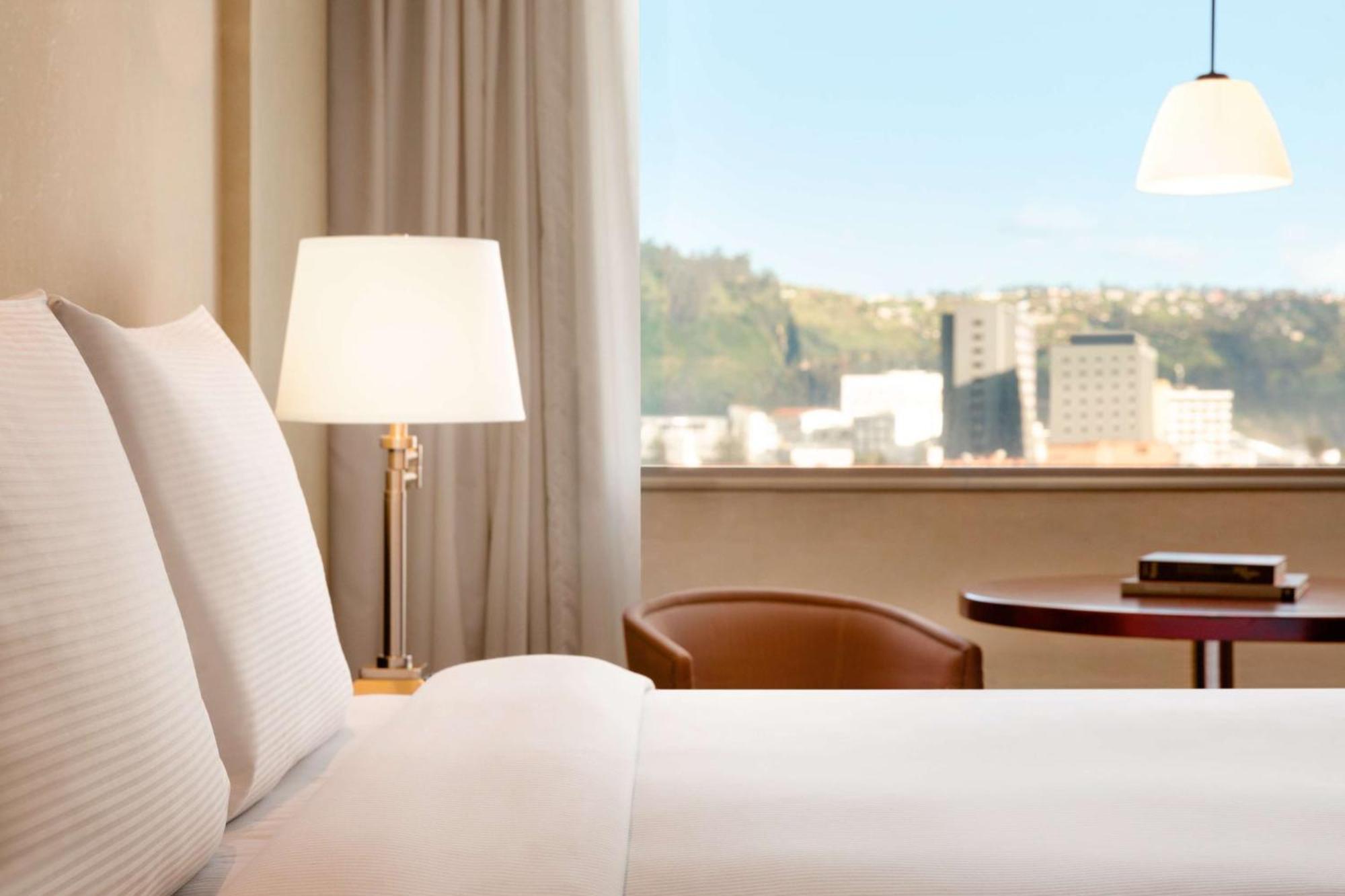 Hilton Colon Quito Hotel Exteriör bild